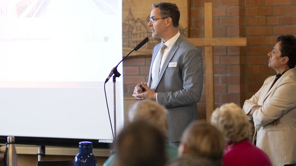 Schmerzmediziner stellt multimodalen Therapieansatz vor