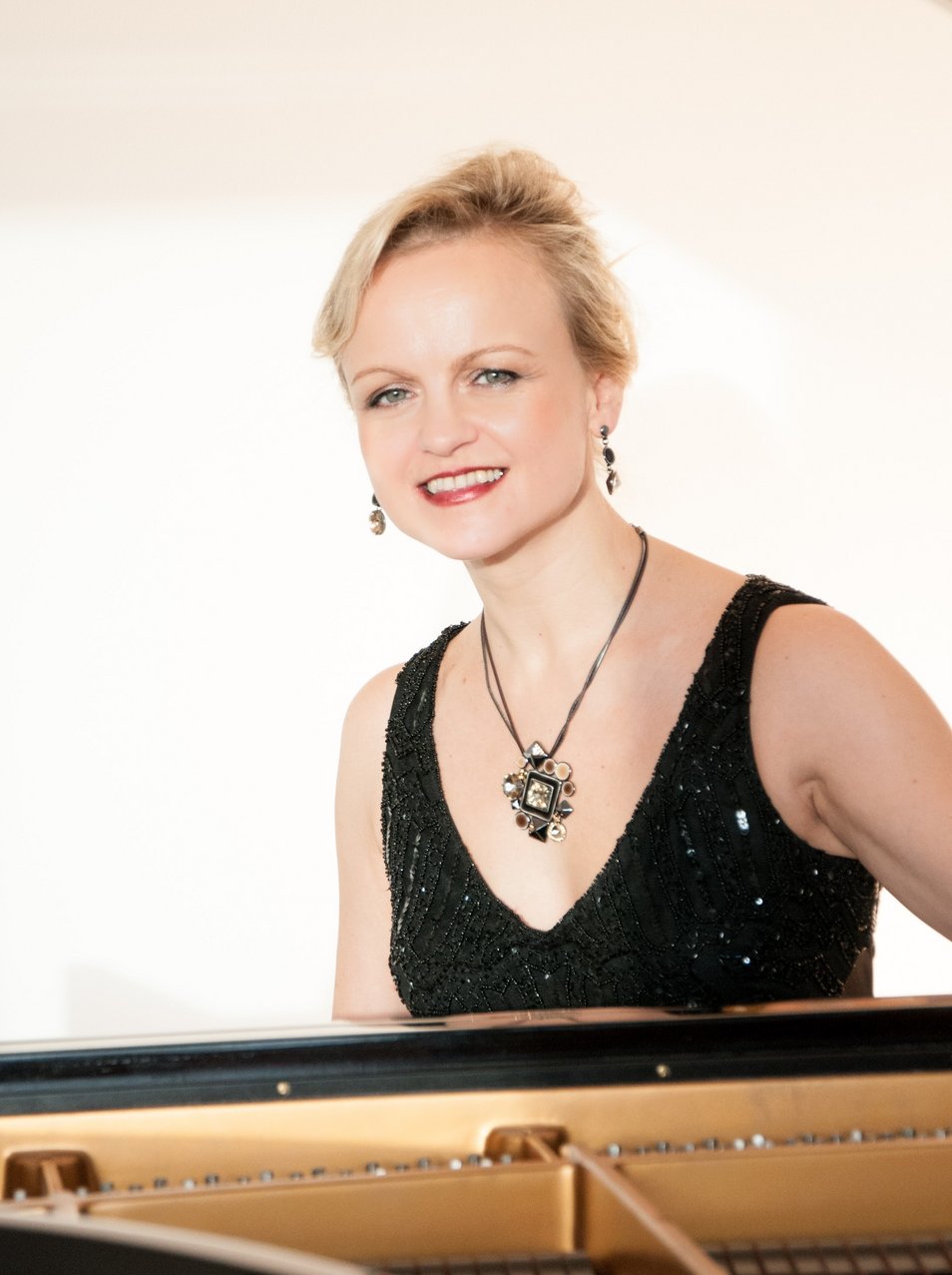 Die Pianistin Tatjana Karpouk (Quelle: Tatjana Karpouk)