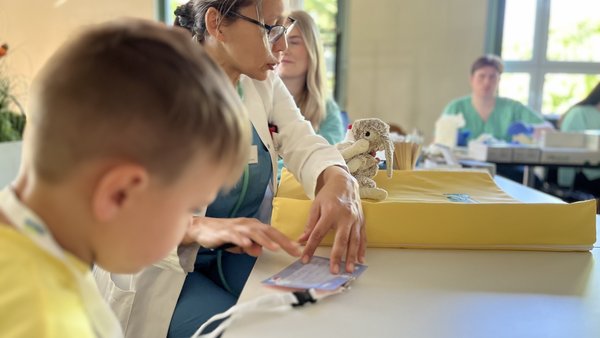 Puppendoktortag: Kinder erobern die Welt der Medizin