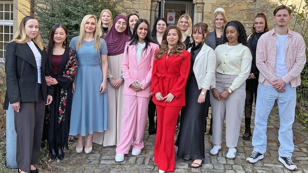 Mit Achterbahnfahrt ins Berufsleben