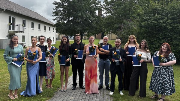 Auszubildende schließen erfolgreich ihre Pflegeausbildung ab