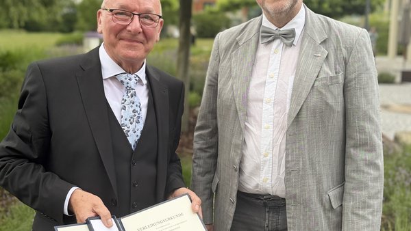 Prof. Dr. med. Klaus Begall erhält das Bundesverdienstkreuz 