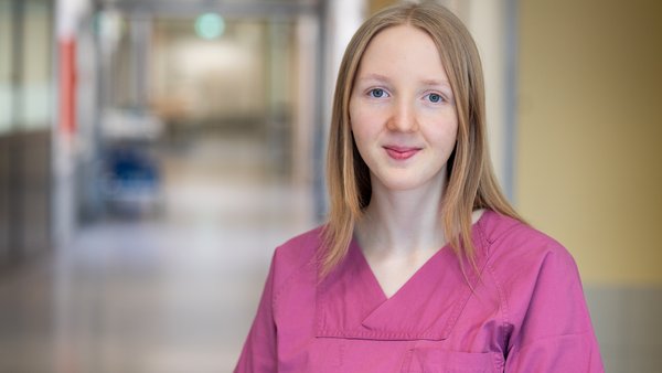 FSJ im Klinikum: Lunas Einstieg am AMEOS Klinikum Schönebeck