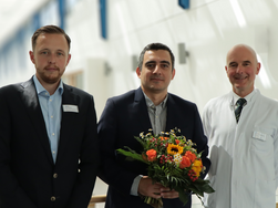Stellv. Krankenhausdirektor Sven Schneider, Chefarzt Dr. med. Parham Damirchi und Ärztlicher Direktor Prof. Dr. med. Markus Quante