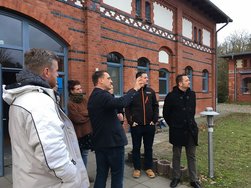 Kursteilnehmer besuchen Pflegehaus