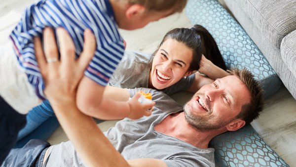 Hilfe für überforderte Eltern von Kleinkindern