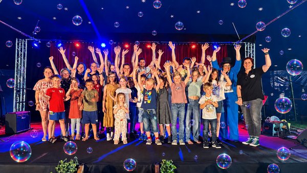 Konzertauftakt mit „Sound of Zeilarn e.V.“ im Zirkuszelt