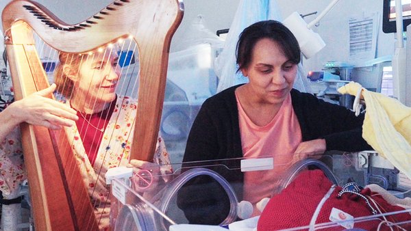 Sanfte Klänge am Inkubator