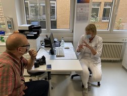 „Hier bin ich zu Hause“: Glückwünsche an Dipl.-Med. Beate Gauch zum 40. Dienstjubiläum